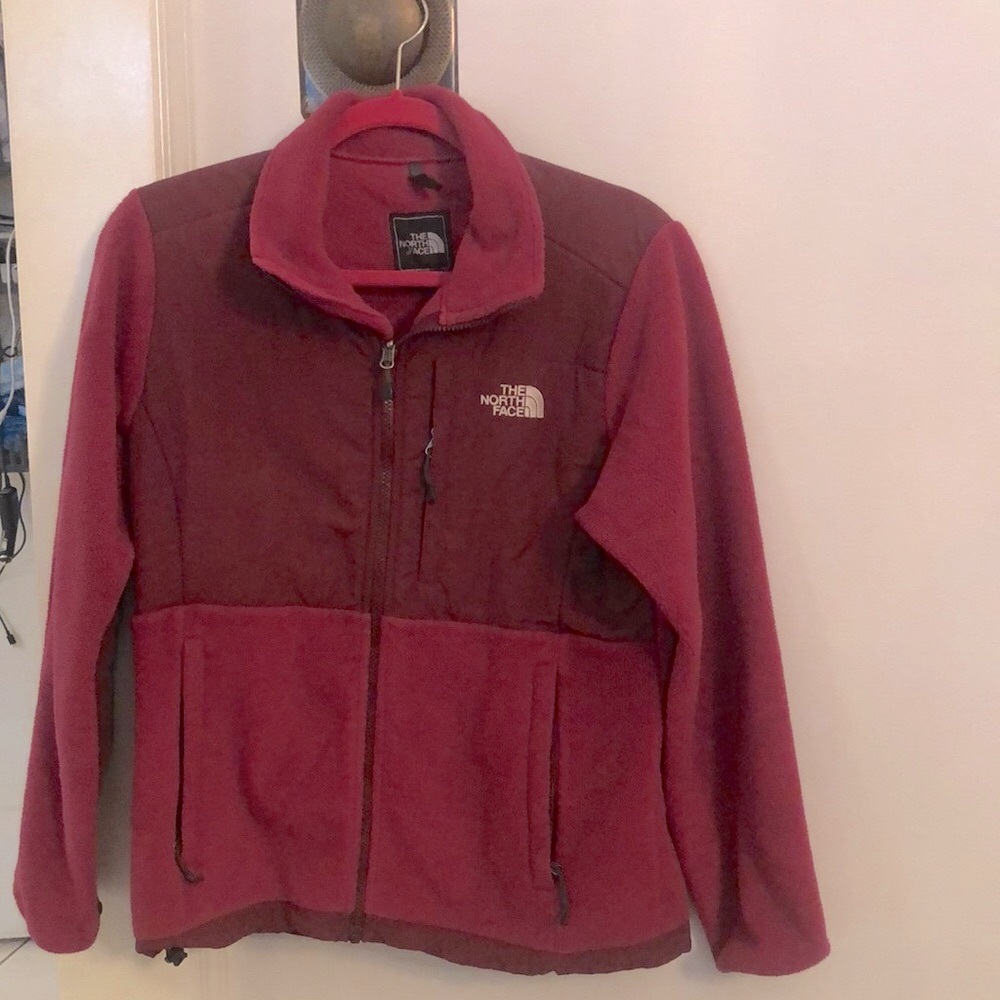 North face Denali  Polartec jacket. Zip close, 2 zip pockets. Burgundy/Fuchsia M